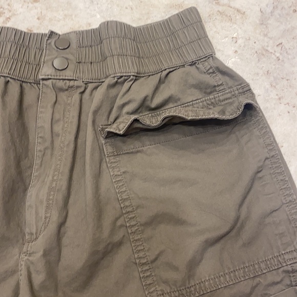 Abercrombie and Fitch Cargo High Waisted Shorts EUC Small - Picture 4 of 5